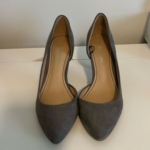 Massini Gray Pointed Toe Heels 💖